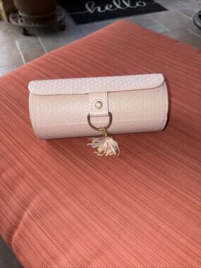Vlando Three Tiered Beige PINK Round Jewelry Travel Case New never used